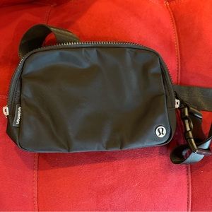Lululemon Everywhere Belt Bag Large 2L - Black